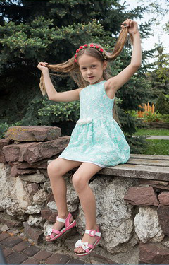 Young Model Alina 6y